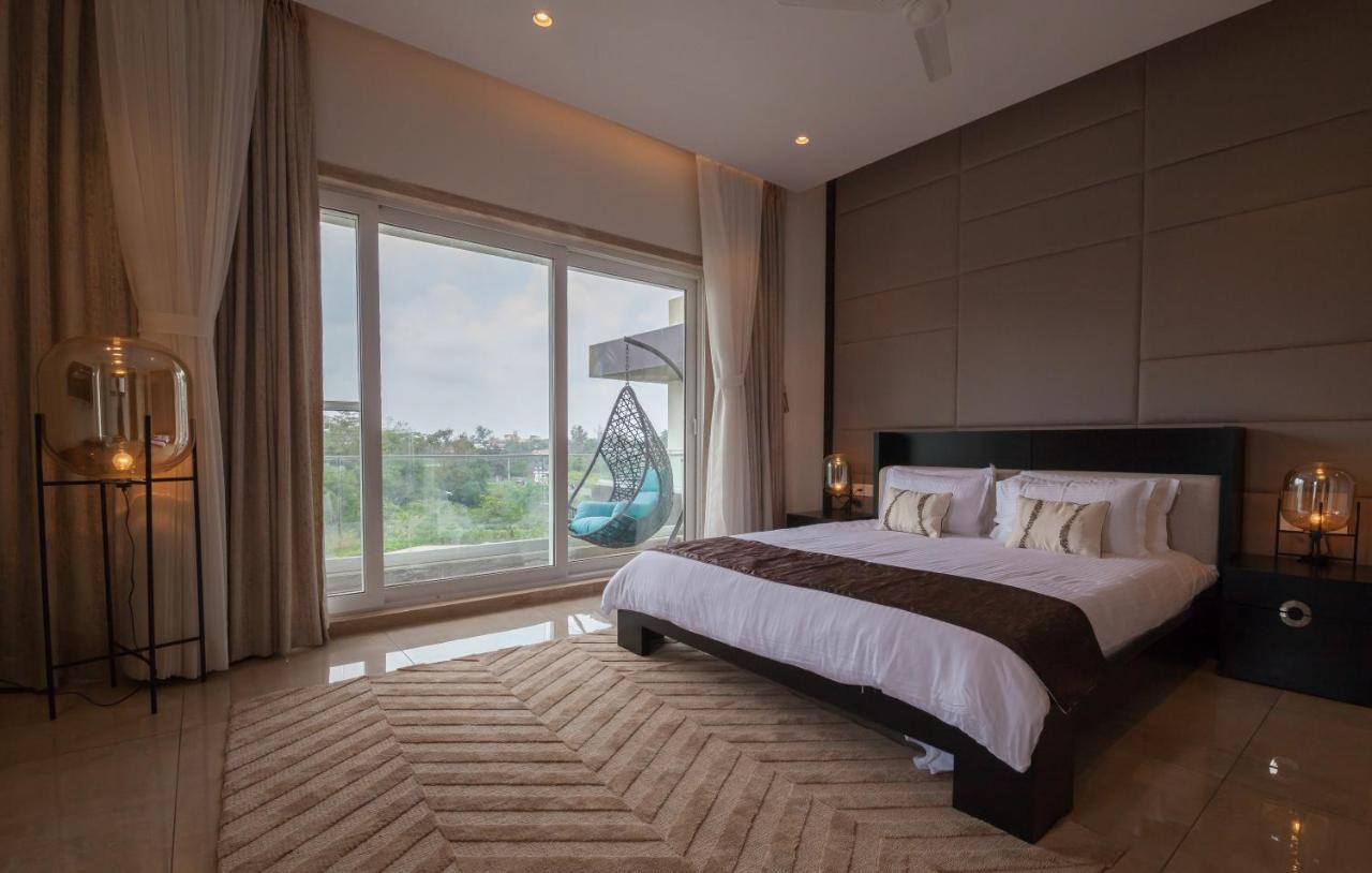 Villa Azul By Stayvista, Offering A Snooker Table, Terrace, Swimming Pool & A Spacious Lawn With A Charming Gazebo For A Perfect Getaway โลนาวาลา ภายนอก รูปภาพ